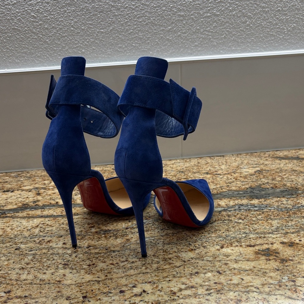 Authentic Christian Louboutin blue suede heel - Picture 3 of 7